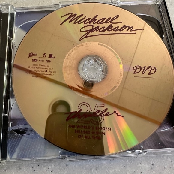 Michael Jackson Thriller 25th Anniversary CD & DVD Collection! - Picture 5 of 13